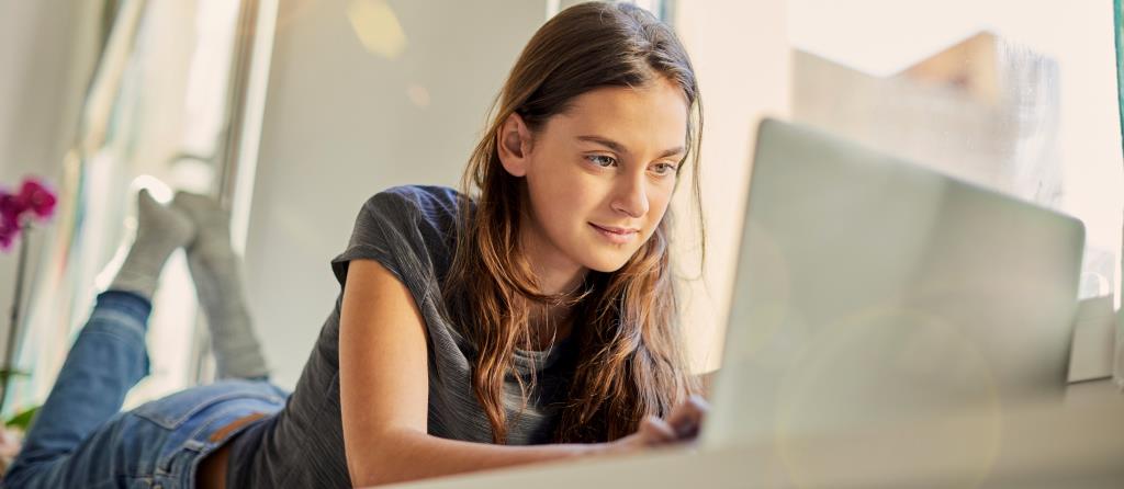 girl on laptop