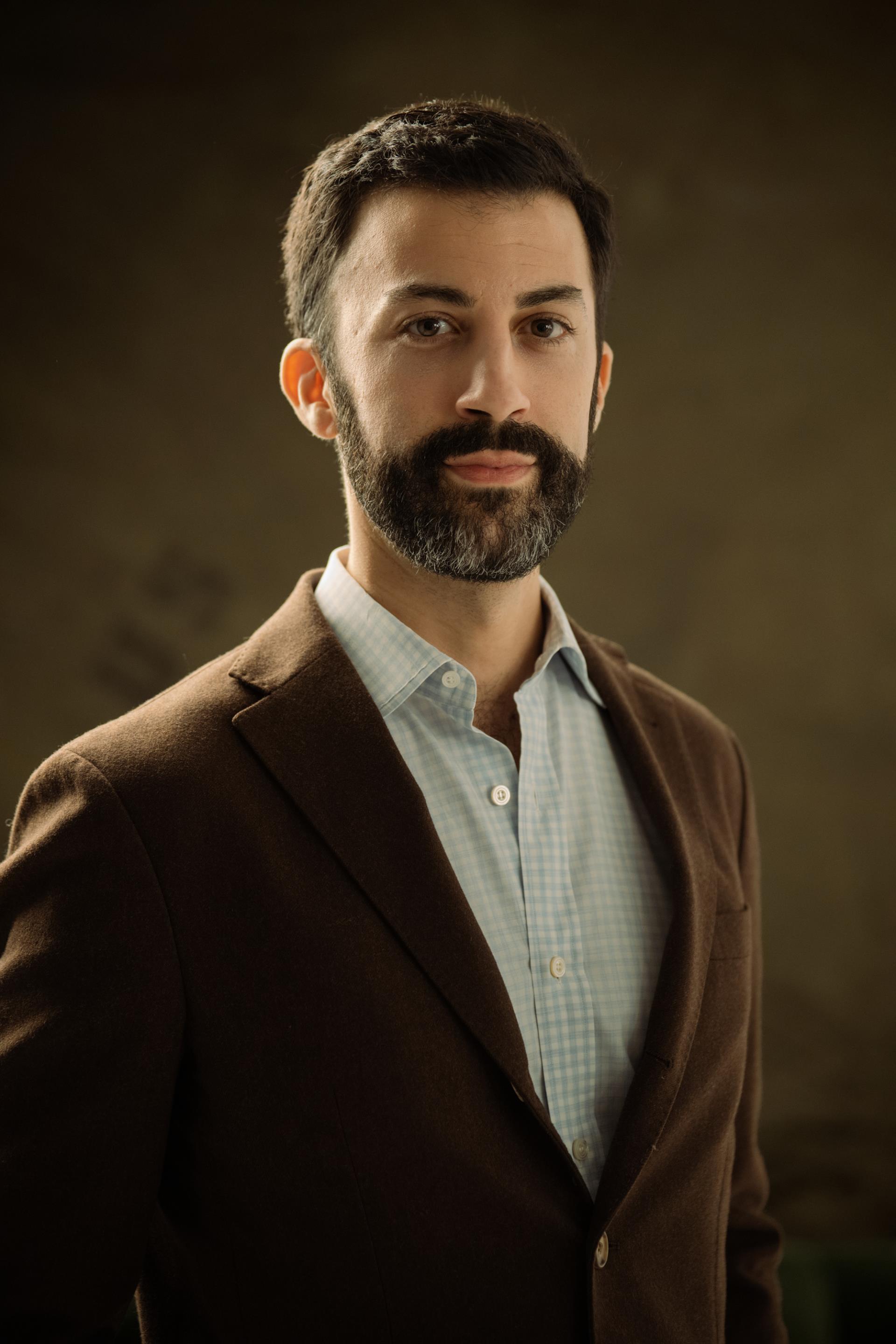 Julian Gewirtz Headshot